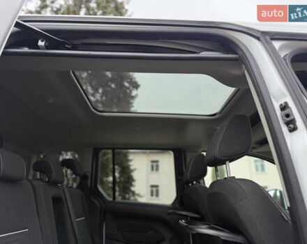 Белый Форд Турнео Коннект, объемом двигателя 1.5 л и пробегом 247 тыс. км за 13199 $, фото 95 на Automoto.ua