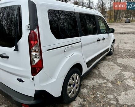 Белый Форд Турнео Коннект, объемом двигателя 1.5 л и пробегом 134 тыс. км за 17499 $, фото 18 на Automoto.ua