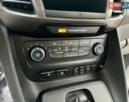 Белый Форд Турнео Коннект, объемом двигателя 1.5 л и пробегом 134 тыс. км за 17499 $, фото 49 на Automoto.ua