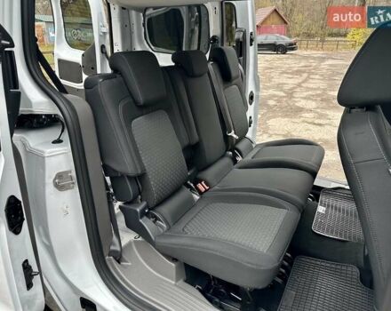 Белый Форд Турнео Коннект, объемом двигателя 1.5 л и пробегом 134 тыс. км за 17499 $, фото 35 на Automoto.ua