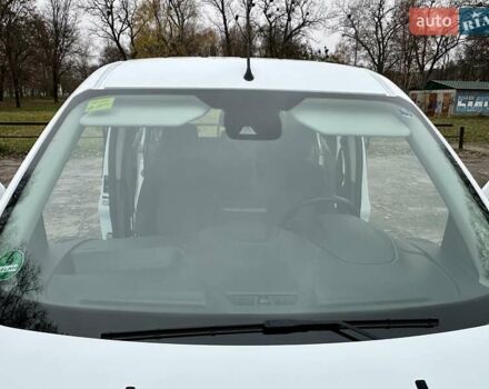 Белый Форд Турнео Коннект, объемом двигателя 1.5 л и пробегом 134 тыс. км за 17499 $, фото 58 на Automoto.ua