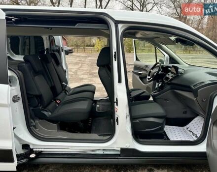 Белый Форд Турнео Коннект, объемом двигателя 1.5 л и пробегом 134 тыс. км за 17499 $, фото 37 на Automoto.ua