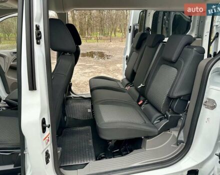 Белый Форд Турнео Коннект, объемом двигателя 1.5 л и пробегом 134 тыс. км за 17499 $, фото 43 на Automoto.ua