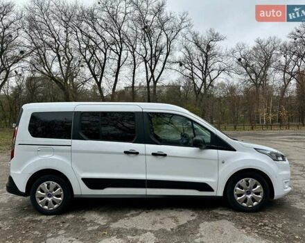 Белый Форд Турнео Коннект, объемом двигателя 1.5 л и пробегом 134 тыс. км за 17499 $, фото 11 на Automoto.ua