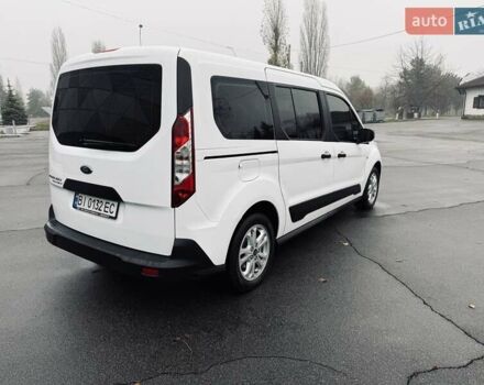 Белый Форд Турнео Коннект, объемом двигателя 1.5 л и пробегом 181 тыс. км за 16900 $, фото 4 на Automoto.ua