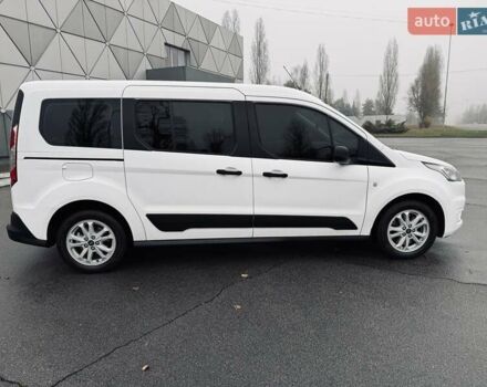 Белый Форд Турнео Коннект, объемом двигателя 1.5 л и пробегом 181 тыс. км за 16900 $, фото 5 на Automoto.ua