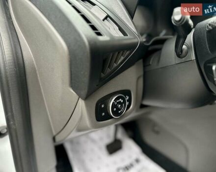 Белый Форд Турнео Коннект, объемом двигателя 1.5 л и пробегом 134 тыс. км за 17499 $, фото 46 на Automoto.ua