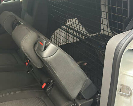 Белый Форд Турнео Коннект, объемом двигателя 1.5 л и пробегом 23 тыс. км за 19446 $, фото 9 на Automoto.ua