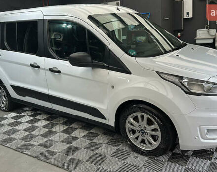 Белый Форд Турнео Коннект, объемом двигателя 1.5 л и пробегом 23 тыс. км за 19446 $, фото 2 на Automoto.ua