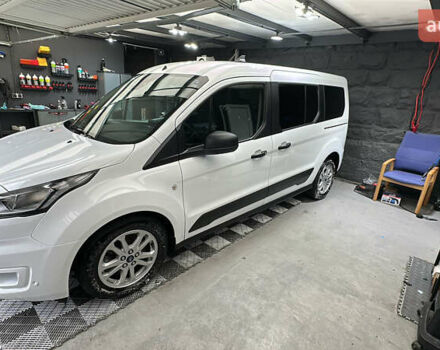 Белый Форд Турнео Коннект, объемом двигателя 1.5 л и пробегом 23 тыс. км за 19446 $, фото 1 на Automoto.ua