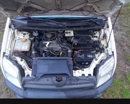 Белый Форд Турнео Коннект, объемом двигателя 0 л и пробегом 313 тыс. км за 4500 $, фото 2 на Automoto.ua