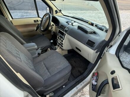 Белый Форд Турнео Коннект, объемом двигателя 1.8 л и пробегом 15 тыс. км за 4500 $, фото 1 на Automoto.ua