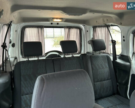 Белый Форд Турнео Коннект, объемом двигателя 1.8 л и пробегом 300 тыс. км за 5000 $, фото 1 на Automoto.ua