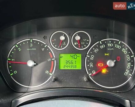 Черный Форд Турнео Коннект, объемом двигателя 1.8 л и пробегом 244 тыс. км за 7200 $, фото 19 на Automoto.ua