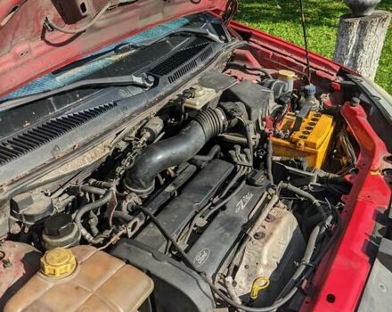 Красный Форд Турнео Коннект, объемом двигателя 1.8 л и пробегом 300 тыс. км за 2900 $, фото 4 на Automoto.ua