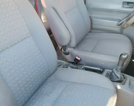 Красный Форд Турнео Коннект, объемом двигателя 0 л и пробегом 284 тыс. км за 4083 $, фото 9 на Automoto.ua