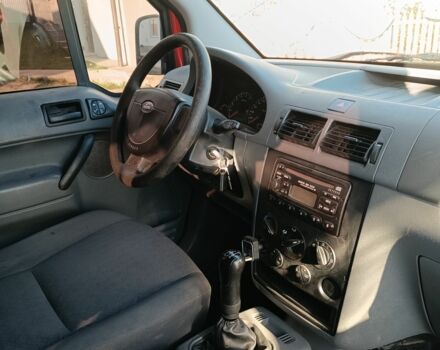 Красный Форд Турнео Коннект, объемом двигателя 0 л и пробегом 284 тыс. км за 4083 $, фото 4 на Automoto.ua