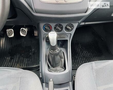 Серый Форд Турнео Коннект пасс., объемом двигателя 1.8 л и пробегом 125 тыс. км за 9450 $, фото 16 на Automoto.ua