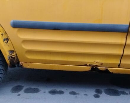 Желтый Форд Турнео Коннект, объемом двигателя 0 л и пробегом 403 тыс. км за 2600 $, фото 2 на Automoto.ua