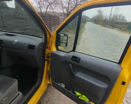 Желтый Форд Турнео Коннект, объемом двигателя 0 л и пробегом 403 тыс. км за 2600 $, фото 14 на Automoto.ua