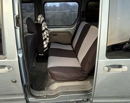 Серый Форд Турнео Коннект, объемом двигателя 1.8 л и пробегом 230 тыс. км за 3700 $, фото 7 на Automoto.ua