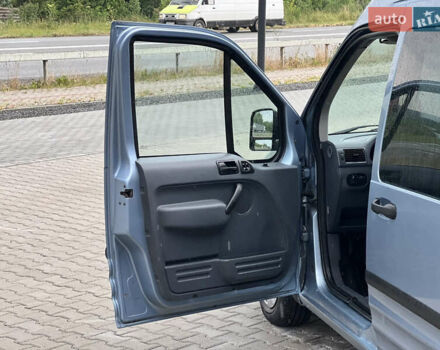 Сірий Форд Турнео Коннект, об'ємом двигуна 1.8 л та пробігом 386 тис. км за 4650 $, фото 29 на Automoto.ua
