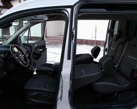 Серый Форд Турнео Коннект, объемом двигателя 1.5 л и пробегом 157 тыс. км за 8700 $, фото 16 на Automoto.ua