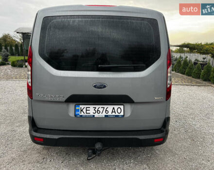 Серый Форд Турнео Коннект, объемом двигателя 1.5 л и пробегом 60 тыс. км за 15800 $, фото 4 на Automoto.ua