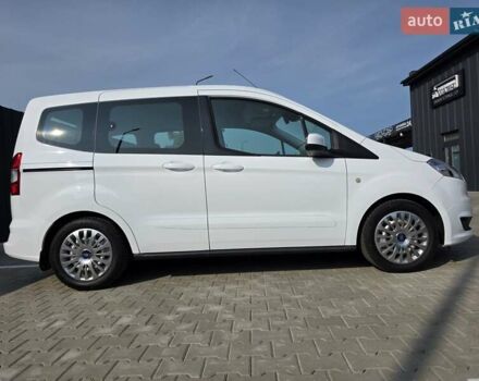Белый Форд Tourneo Courier, объемом двигателя 1.5 л и пробегом 141 тыс. км за 9999 $, фото 4 на Automoto.ua