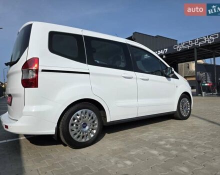 Белый Форд Tourneo Courier, объемом двигателя 1.5 л и пробегом 140 тыс. км за 10400 $, фото 7 на Automoto.ua