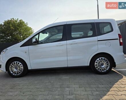 Белый Форд Tourneo Courier, объемом двигателя 1.5 л и пробегом 140 тыс. км за 10400 $, фото 12 на Automoto.ua