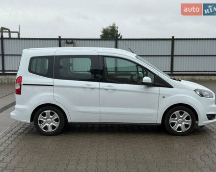 Белый Форд Tourneo Courier, объемом двигателя 1.5 л и пробегом 220 тыс. км за 8850 $, фото 4 на Automoto.ua