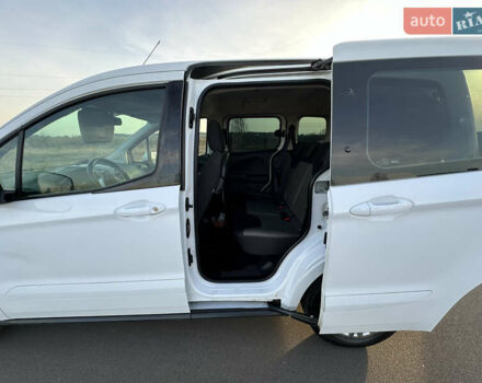 Белый Форд Tourneo Courier, объемом двигателя 1.5 л и пробегом 220 тыс. км за 9200 $, фото 11 на Automoto.ua
