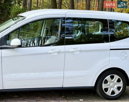 Форд Tourneo Courier 2017 в Луцке на Automoto.ua Белый Форд Tourneo Courier, объемом двигателя 1.5 л и пробегом 221 тыс. км за 9400 $, фото 8 на Automoto.ua