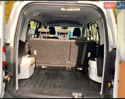 Белый Форд Tourneo Courier, объемом двигателя 1 л и пробегом 172 тыс. км за 8900 $, фото 3 на Automoto.ua