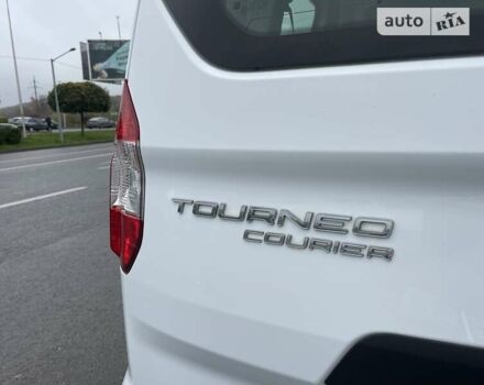 Білий Форд Tourneo Courier, об'ємом двигуна 0 л та пробігом 64 тис. км за 12950 $, фото 33 на Automoto.ua