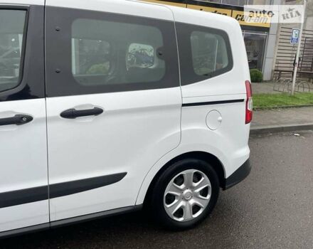 Білий Форд Tourneo Courier, об'ємом двигуна 0 л та пробігом 64 тис. км за 12950 $, фото 27 на Automoto.ua