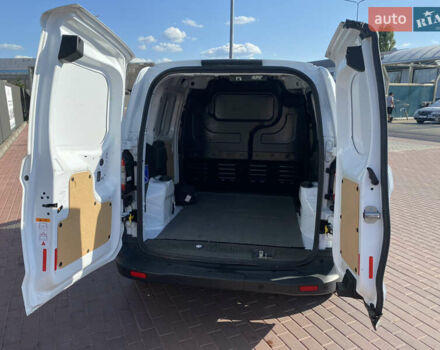 Белый Форд Tourneo Courier, объемом двигателя 1.5 л и пробегом 210 тыс. км за 9700 $, фото 4 на Automoto.ua