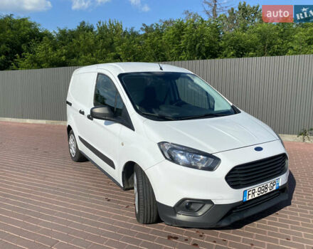 Белый Форд Tourneo Courier, объемом двигателя 1.5 л и пробегом 210 тыс. км за 9700 $, фото 1 на Automoto.ua