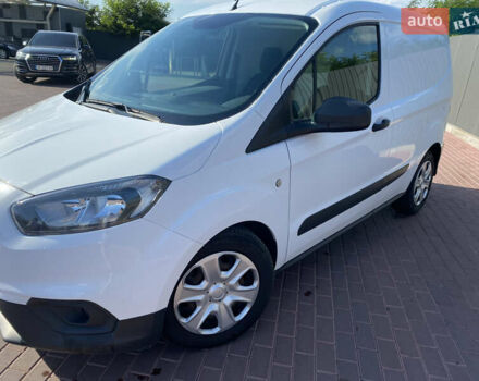 Белый Форд Tourneo Courier, объемом двигателя 1.5 л и пробегом 210 тыс. км за 9700 $, фото 2 на Automoto.ua