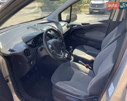 Бежевый Форд Tourneo Courier, объемом двигателя 1.5 л и пробегом 150 тыс. км за 8900 $, фото 5 на Automoto.ua