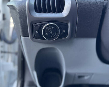 Белый Форд Турнео Кастом, объемом двигателя 2.2 л и пробегом 224 тыс. км за 16900 $, фото 17 на Automoto.ua