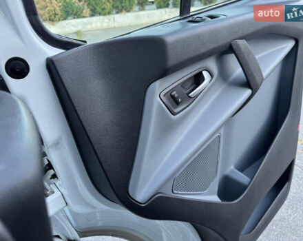 Белый Форд Турнео Кастом, объемом двигателя 2.2 л и пробегом 224 тыс. км за 16900 $, фото 55 на Automoto.ua