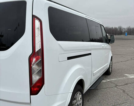 Белый Форд Турнео Кастом, объемом двигателя 2 л и пробегом 196 тыс. км за 23640 $, фото 4 на Automoto.ua