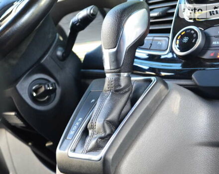 Серый Форд Турнео Кастом, объемом двигателя 2 л и пробегом 175 тыс. км за 21350 $, фото 109 на Automoto.ua