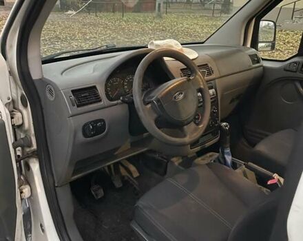 Белый Форд Транзит Коннект, объемом двигателя 1.8 л и пробегом 350 тыс. км за 3600 $, фото 13 на Automoto.ua