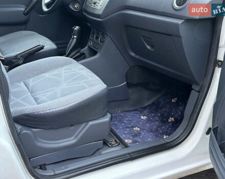 Білий Форд Транзит Коннект, об'ємом двигуна 1.8 л та пробігом 260 тис. км за 4550 $, фото 8 на Automoto.ua