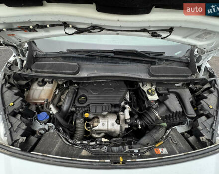 Білий Форд Транзит Коннект, об'ємом двигуна 1.5 л та пробігом 240 тис. км за 11700 $, фото 24 на Automoto.ua