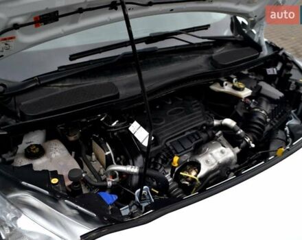 Білий Форд Транзит Коннект, об'ємом двигуна 1.5 л та пробігом 210 тис. км за 14400 $, фото 158 на Automoto.ua