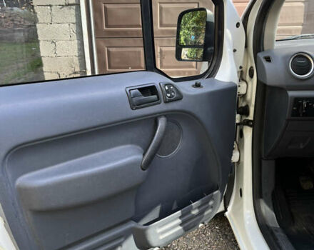 Белый Форд Транзит Коннект, объемом двигателя 1.75 л и пробегом 314 тыс. км за 4500 $, фото 3 на Automoto.ua